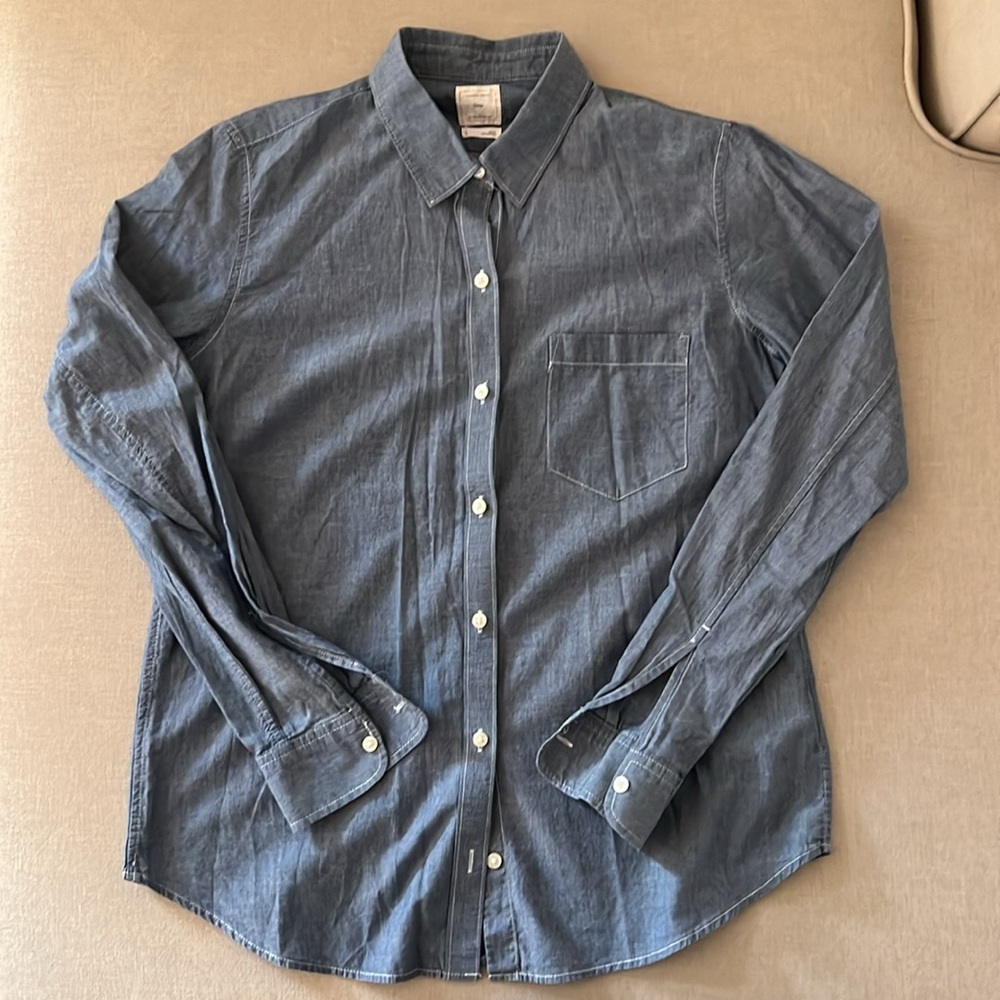 Gap Chambray The Fitted Boyfriend Button-up Shirt